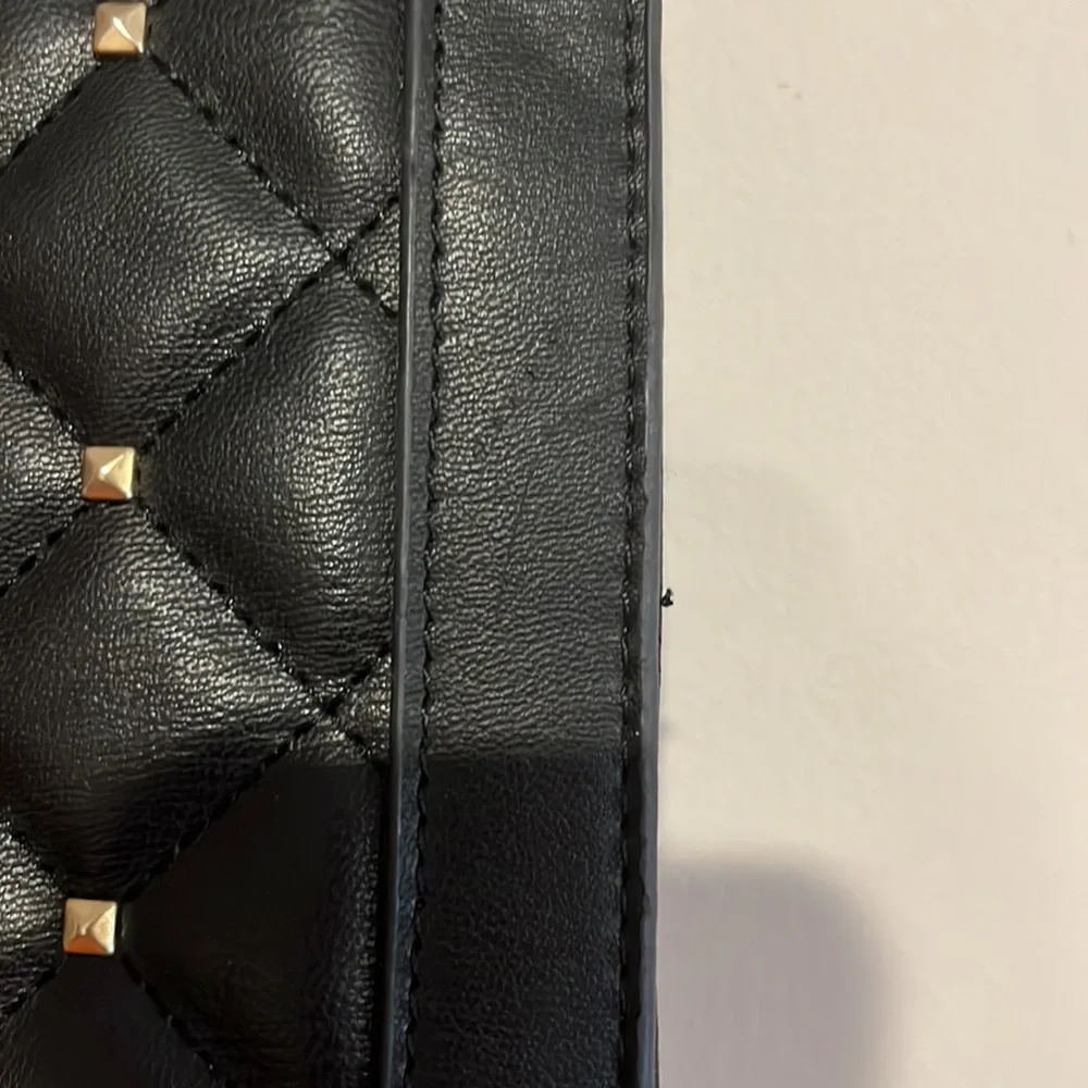 Badgley Mischka vegan medium quilted faux leather crossbody‎ bag Black & gold